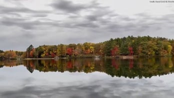 Fall foliage stuns visitors on Wisconsin lake